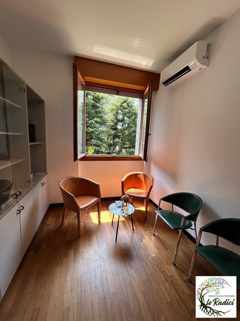 Sala d'attesa dello Studio Le Radici, studio di psicologia e psicoterapia a Rho (Milano)